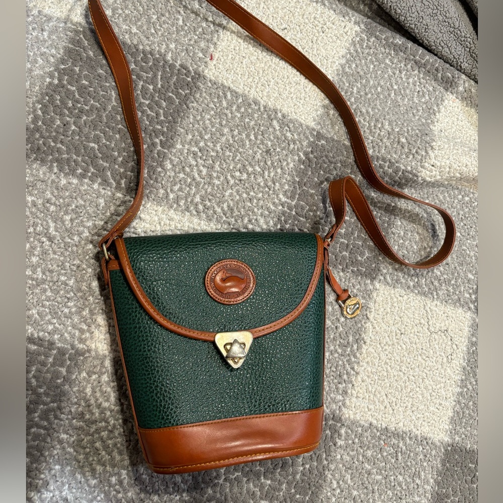Vintage Dooney & Bourke crossbody purse